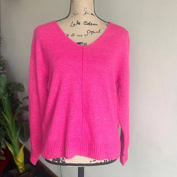 Vince Camuto V-Neck Paradox Pink Sweater Size XS NWT - Picture 3 of 13